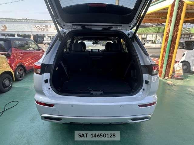 Mitsubishi OUTLANDER PHEV 2024-02 8797074-13
