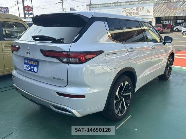 Mitsubishi OUTLANDER PHEV 2024-02 8797074-19