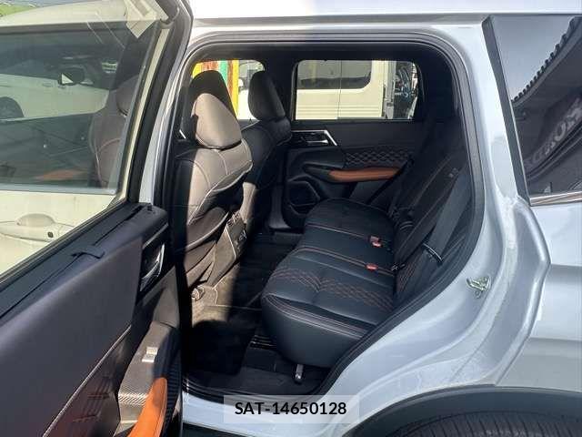 Mitsubishi OUTLANDER PHEV 2024-02 8797074-5