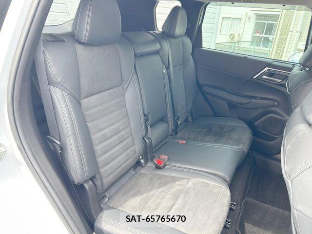 Mitsubishi OUTLANDER PHEV 2022-09 8797080-12