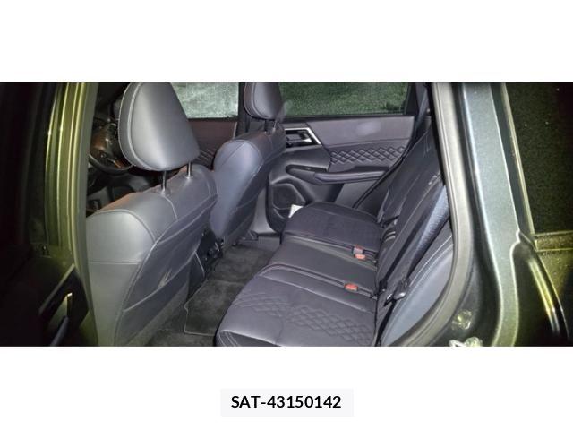 Mitsubishi OUTLANDER PHEV 2024-06 8797075-11