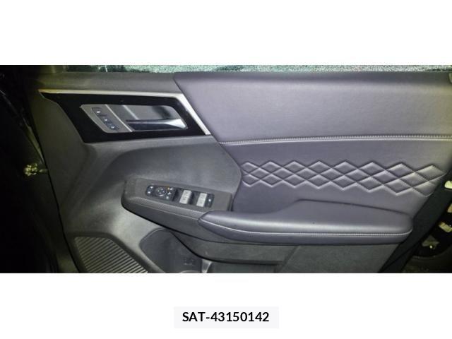Mitsubishi OUTLANDER PHEV 2024-06 8797075-16