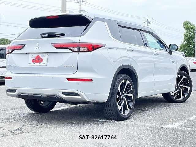 Mitsubishi OUTLANDER PHEV 2023-10 8830999-2