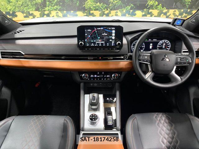 Mitsubishi OUTLANDER PHEV 2024-02 8830997-1