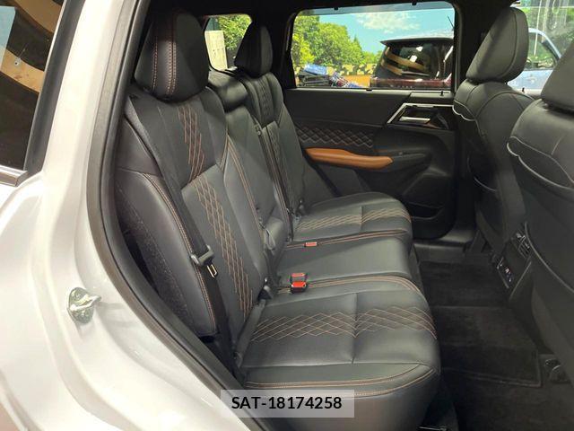 Mitsubishi OUTLANDER PHEV 2024-02 8830997-8