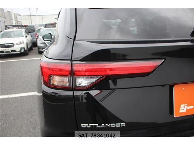 Mitsubishi OUTLANDER PHEV 2022-01 8831011-15