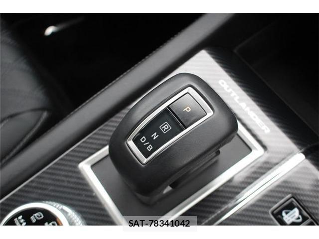 Mitsubishi OUTLANDER PHEV 2022-01 8831011-24