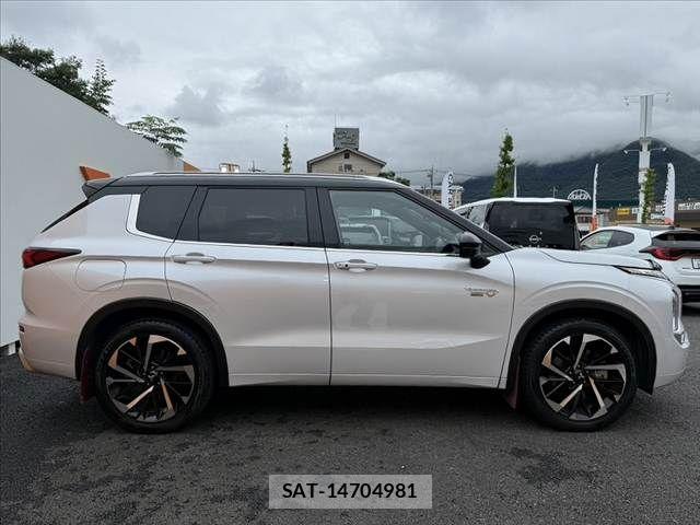 Mitsubishi OUTLANDER PHEV 2022-05 8831009-11