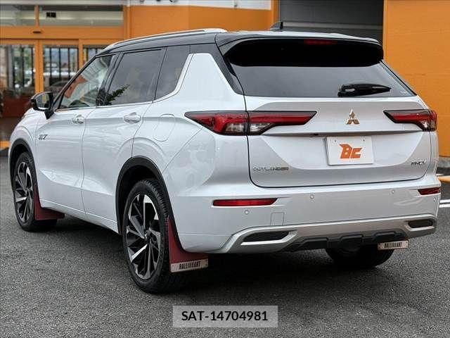 Mitsubishi OUTLANDER PHEV 2022-05 8831009-12