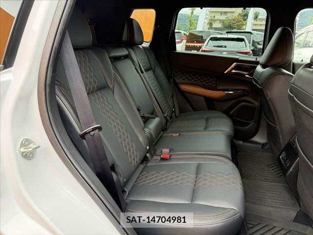 Mitsubishi OUTLANDER PHEV 2022-05 8831009-19
