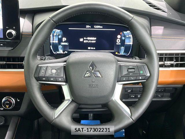 Mitsubishi OUTLANDER PHEV 2022-07 8831008-11
