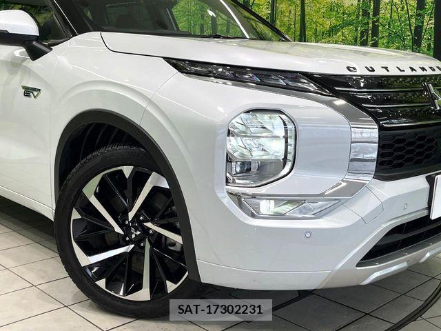 Mitsubishi OUTLANDER PHEV 2022-07 8831008-12