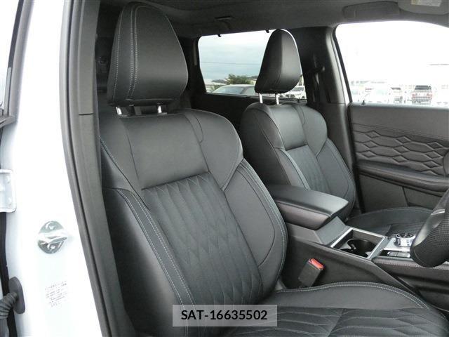 Mitsubishi OUTLANDER PHEV 2024-11 8830996-19