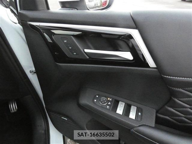 Mitsubishi OUTLANDER PHEV 2024-11 8830996-23