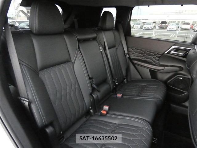 Mitsubishi OUTLANDER PHEV 2024-11 8830996-26