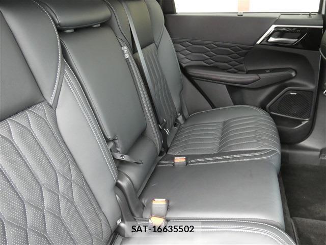 Mitsubishi OUTLANDER PHEV 2024-11 8830996-27
