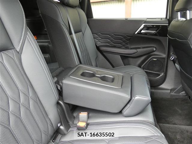 Mitsubishi OUTLANDER PHEV 2024-11 8830996-28