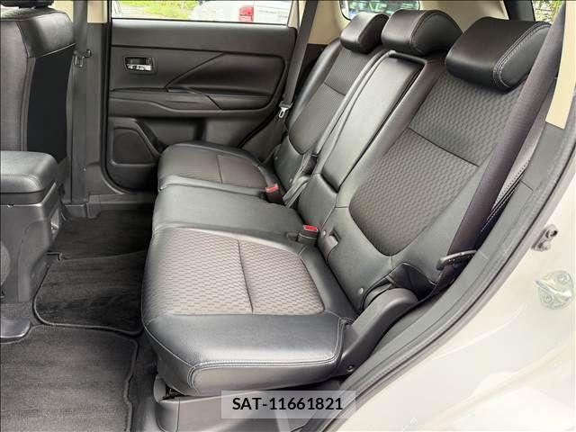 Mitsubishi OUTLANDER PHEV 2015-03 8831012-9