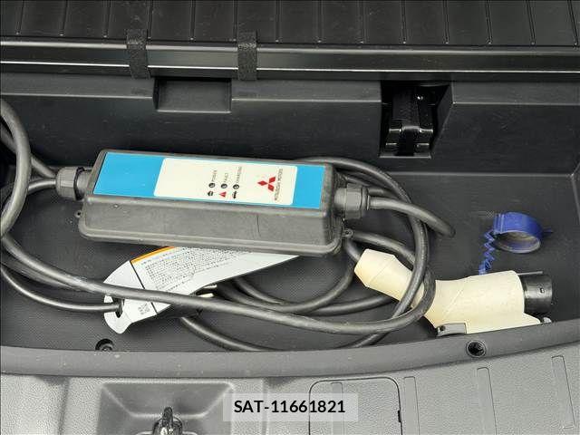 Mitsubishi OUTLANDER PHEV 2015-03 8831012-15