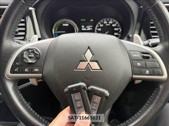 Mitsubishi OUTLANDER PHEV 2015-03 8831012-17