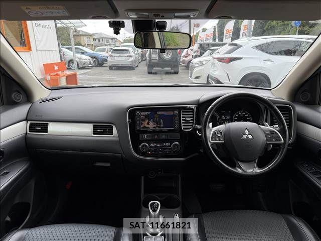 Mitsubishi OUTLANDER PHEV 2015-03 8831012-1