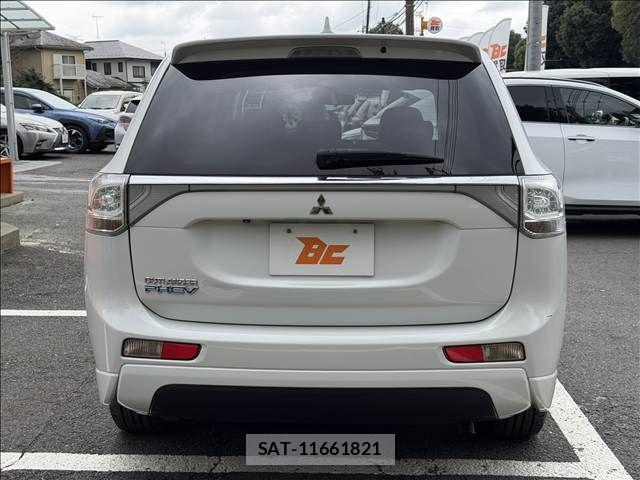 Mitsubishi OUTLANDER PHEV 2015-03 8831012-22
