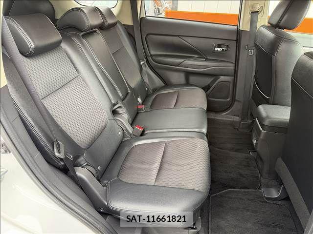 Mitsubishi OUTLANDER PHEV 2015-03 8831012-25
