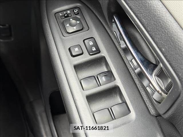 Mitsubishi OUTLANDER PHEV 2015-03 8831012-28