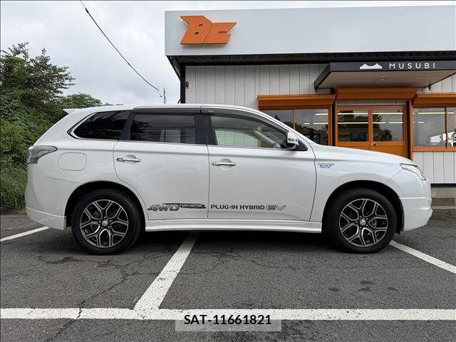 Mitsubishi OUTLANDER PHEV 2015-03 8831012-6