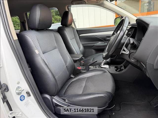 Mitsubishi OUTLANDER PHEV 2015-03 8831012-8