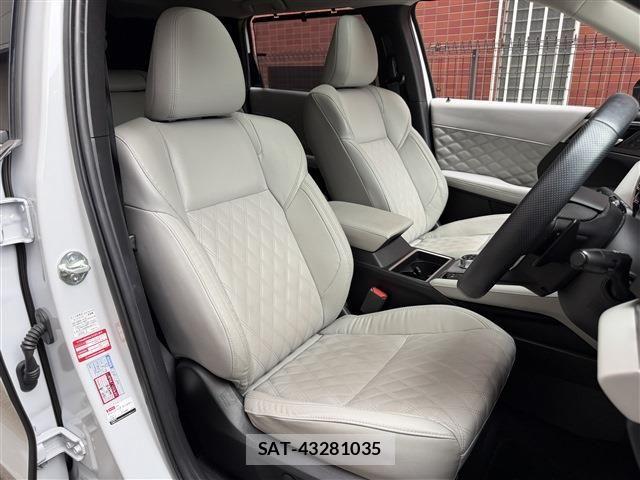 Mitsubishi OUTLANDER PHEV 2022-04 8831010-13