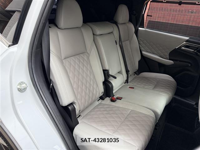 Mitsubishi OUTLANDER PHEV 2022-04 8831010-14