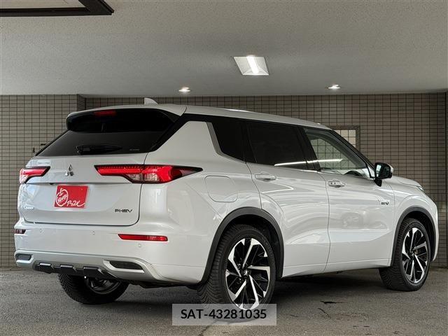 Mitsubishi OUTLANDER PHEV 2022-04 8831010-2