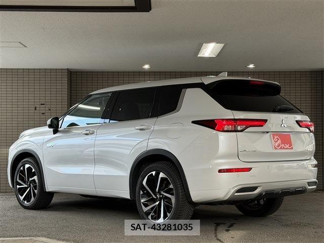 Mitsubishi OUTLANDER PHEV 2022-04 8831010-3
