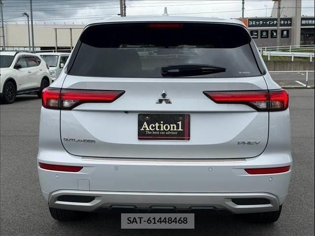 Mitsubishi OUTLANDER PHEV 2022-07 8850313-4