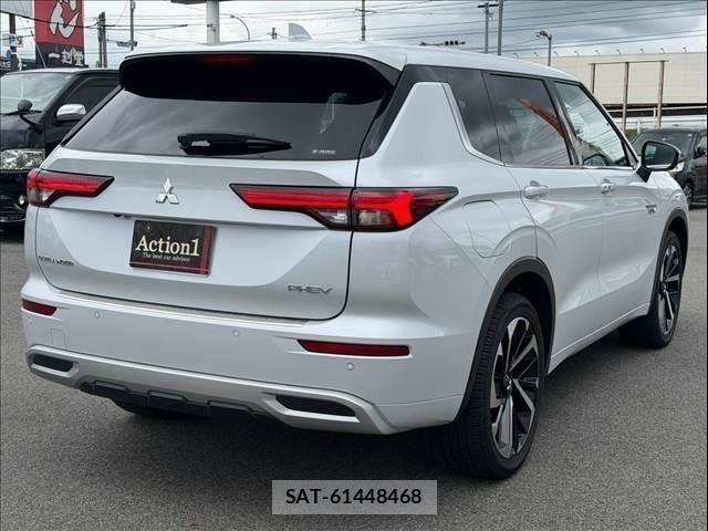 Mitsubishi OUTLANDER PHEV 2022-07 8850313-5