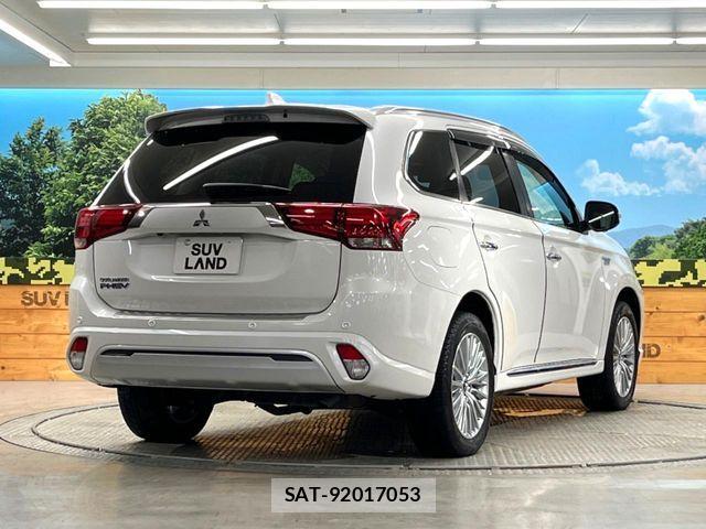 Mitsubishi OUTLANDER PHEV 2019-02 8850316-15