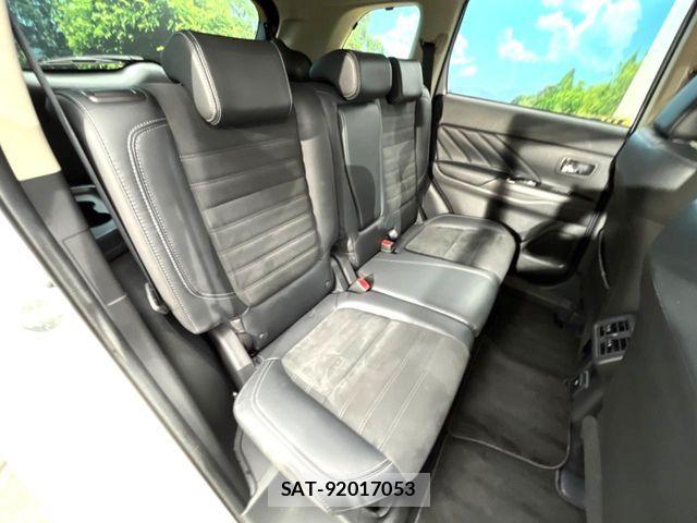 Mitsubishi OUTLANDER PHEV 2019-02 8850316-8