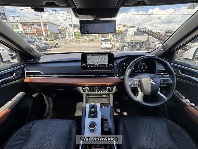 Mitsubishi OUTLANDER PHEV 2022-07 8849452-1