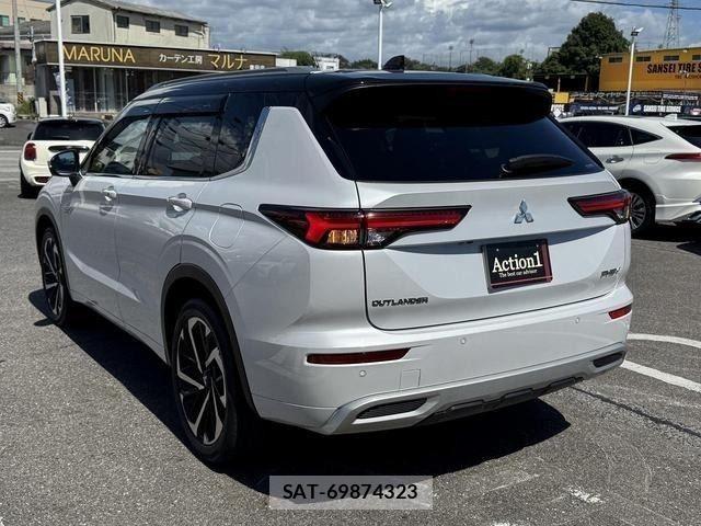 Mitsubishi OUTLANDER PHEV 2022-07 8849452-3