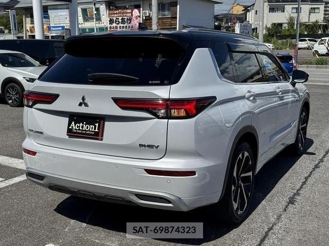Mitsubishi OUTLANDER PHEV 2022-07 8849452-5