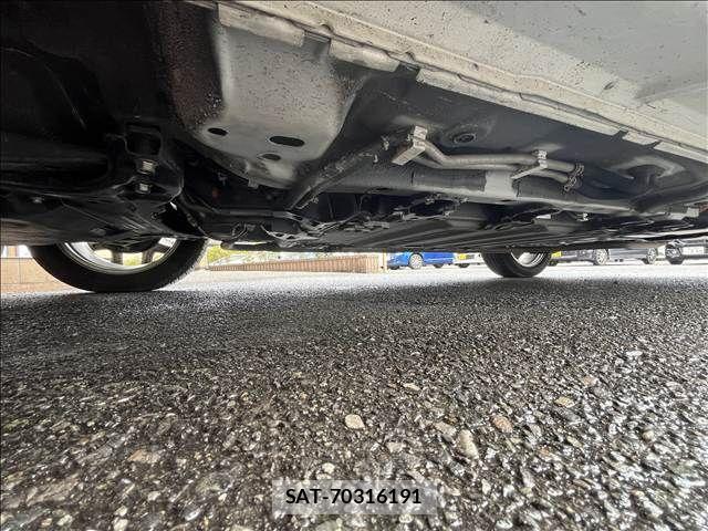 Mitsubishi OUTLANDER PHEV 2013-12 8850318-9
