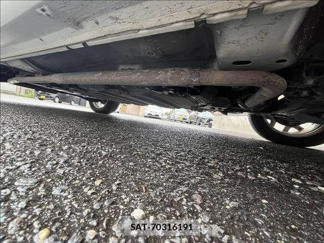 Mitsubishi OUTLANDER PHEV 2013-12 8850318-10