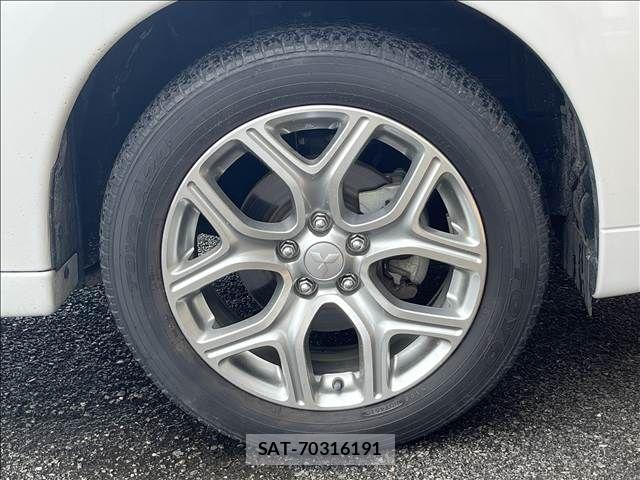 Mitsubishi OUTLANDER PHEV 2013-12 8850318-11