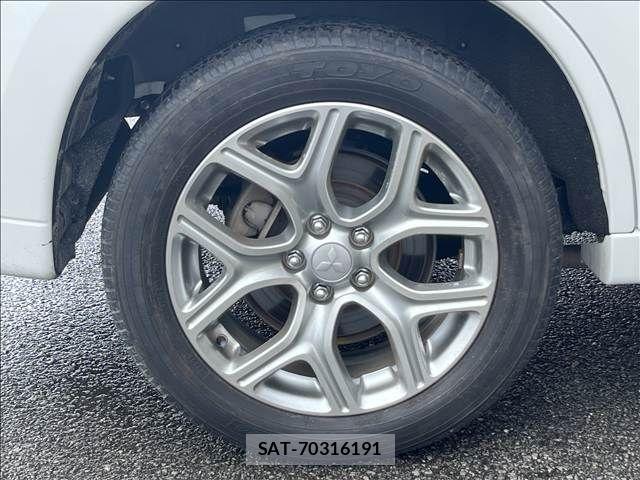 Mitsubishi OUTLANDER PHEV 2013-12 8850318-12