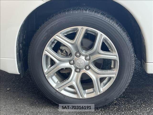 Mitsubishi OUTLANDER PHEV 2013-12 8850318-14