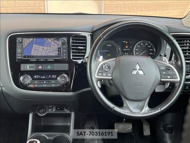Mitsubishi OUTLANDER PHEV 2013-12 8850318-16