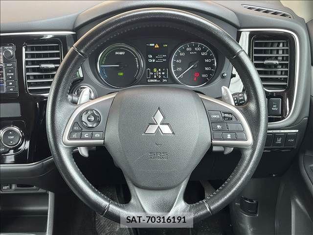 Mitsubishi OUTLANDER PHEV 2013-12 8850318-17
