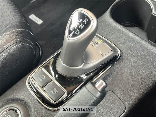Mitsubishi OUTLANDER PHEV 2013-12 8850318-23