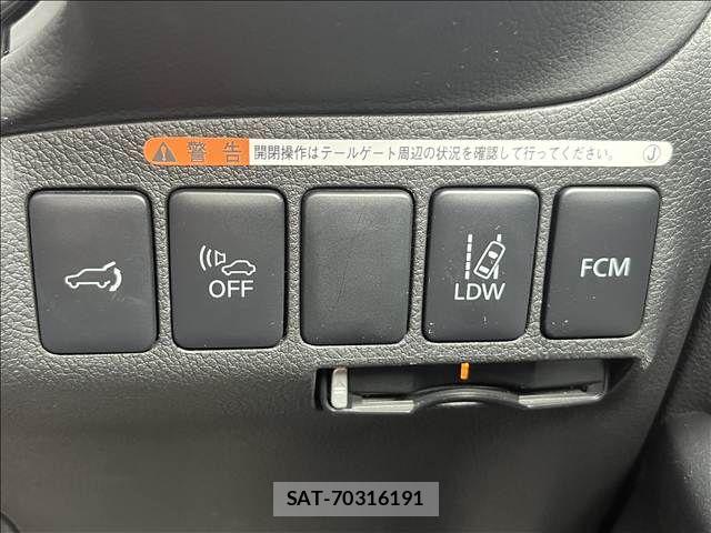 Mitsubishi OUTLANDER PHEV 2013-12 8850318-28